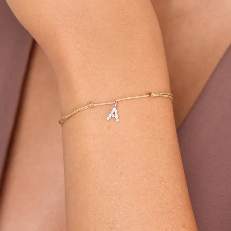freundschaftsarmband_mit__1-1.webp Freundschaftsarmband mit Letter Charm, 14 Karat Weißgold mit Diamanten-LEAF Discount