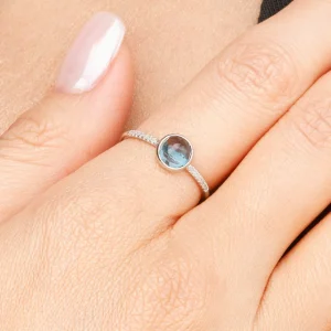 Ring Blue Topas mit Diamanten, 14 Karat Weißgold-LEAF Sale