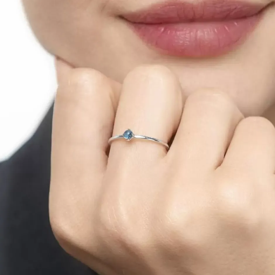 ring_cabochon__karat_weig_2.webp Ring Cabochon, 14 Karat Weißgold, Blauer Topas-LEAF New