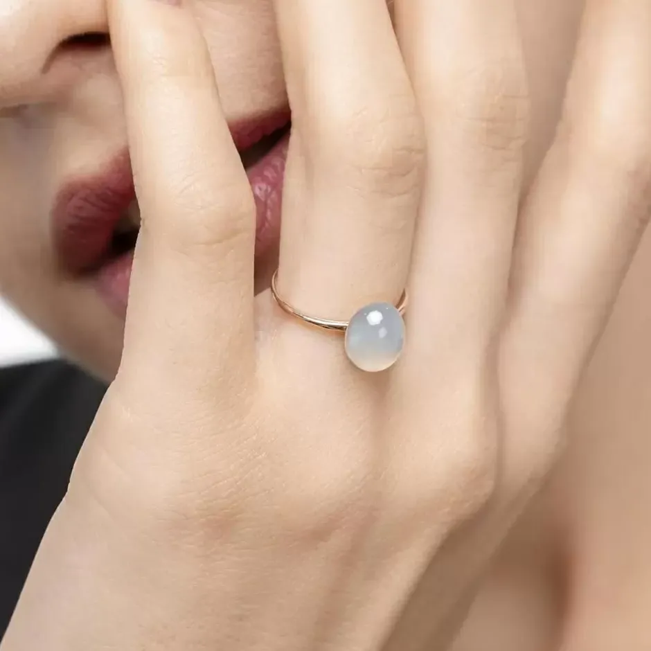 ring_cabochon_ii__karat_r_3-1.webp Ring Cabochon II, 14 Karat Rosegold, Sea Blue Chalzedon-LEAF Best