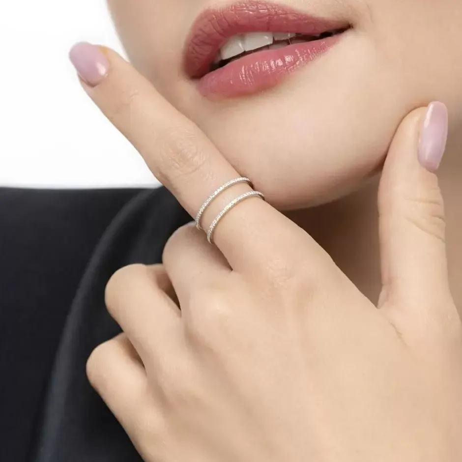 ring_double_mit_diamanten_1-2.webp Ring Double mit Diamanten, 18 Karat Gelbgold-LEAF Best