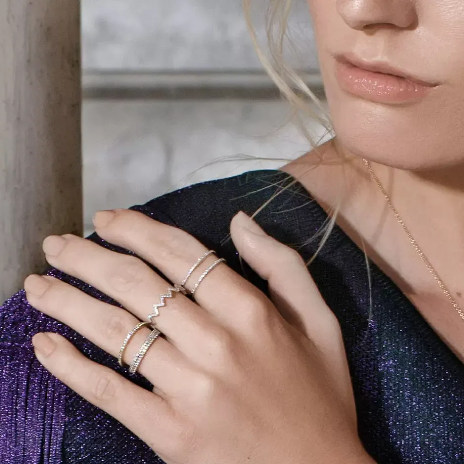 ring_flash_mit_diamanten__3-2.webp Ring Flash mit Diamanten, 18 Karat Gelbgold-LEAF Hot