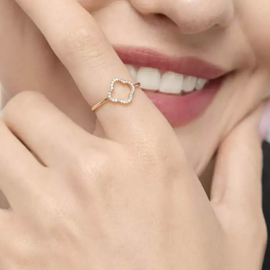 ring_kleeblatt_mit_diaman_1-1.webp Ring Kleeblatt mit Diamanten, 18 Karat Rosegold-LEAF Sale