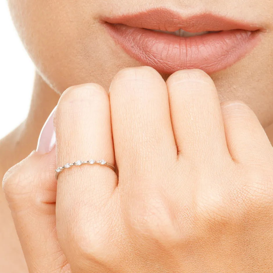 ring_mit__diamanten__kara_5.webp Ring mit 5 Diamanten, 14 Karat Rosegold-LEAF New