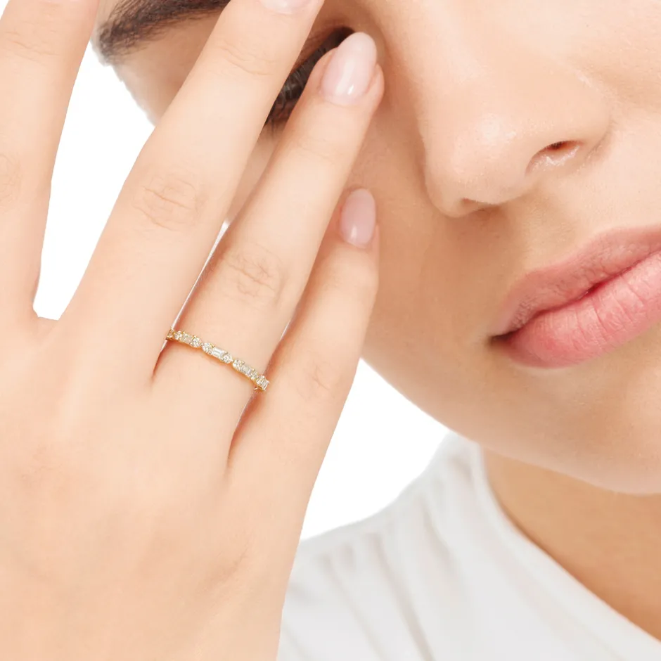 ring_mit_baguette_diamant_3-2.webp Ring mit Baguette Diamanten, 14 Karat Gelbgold-LEAF Best