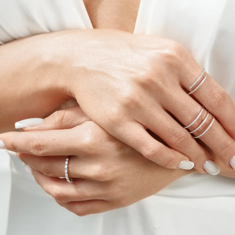 ring_triple_mit_diamanten_2.webp Ring Triple mit Diamanten, 18 Karat Weißgold-LEAF Hot