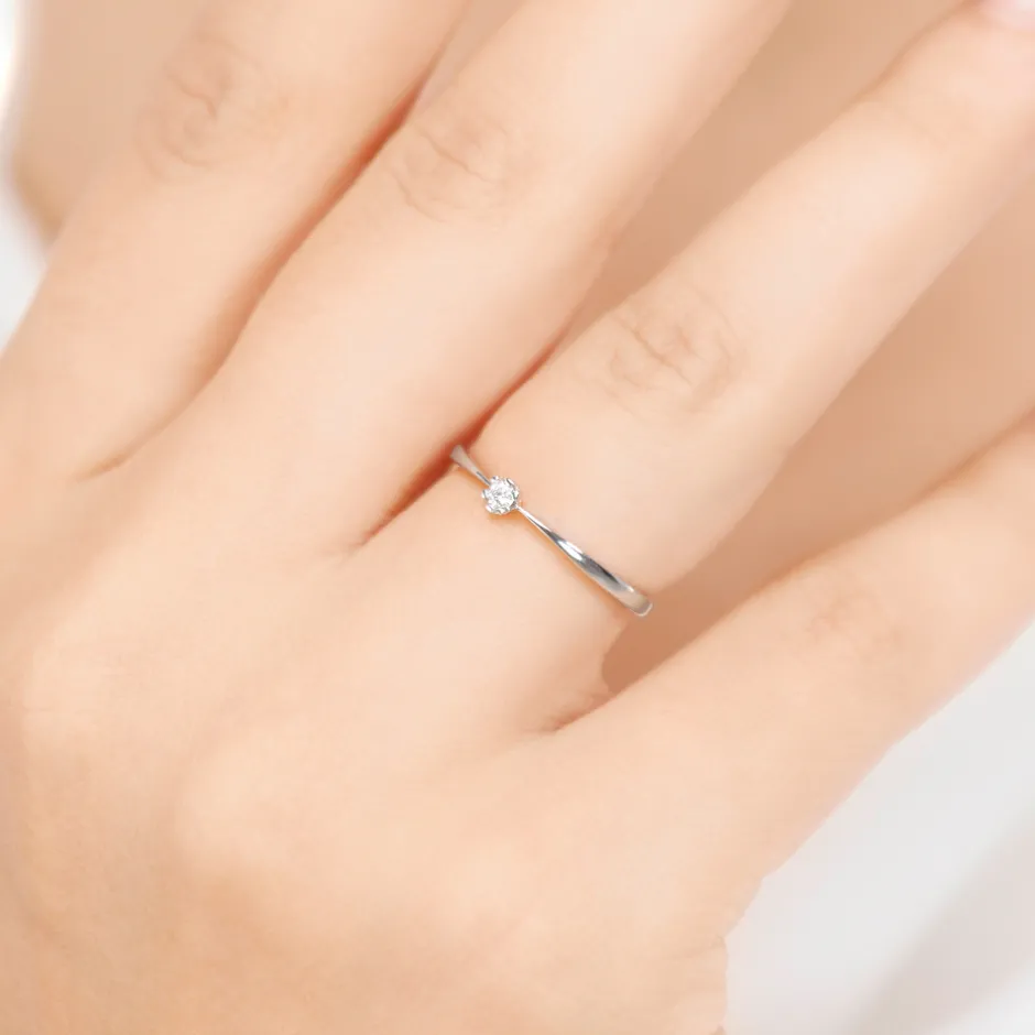 verlobungsring_classic_so_4-1.webp Verlobungsring Classic Solitair 0,04ct, 14 Karat Weißgold, Gr.52-LEAF Hot